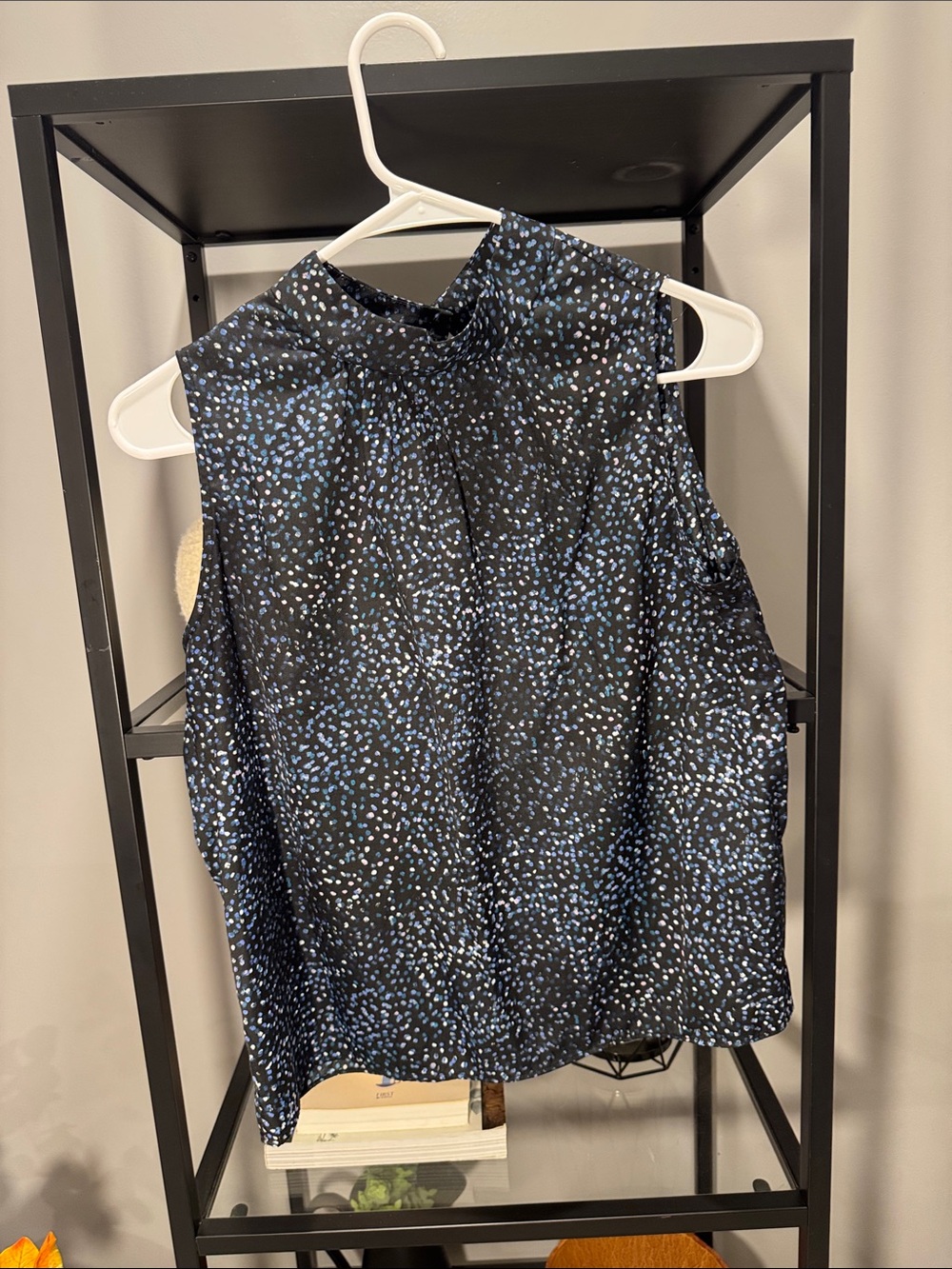 092. Mock Neck Sleeveless Camisole in Black with Blue Speckle